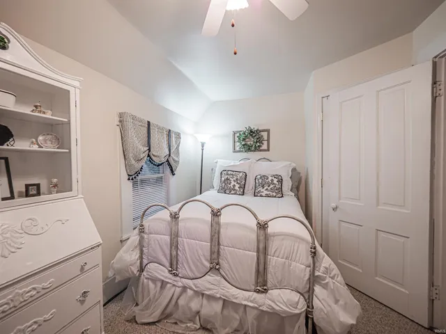 $222,500 | 406 South Main Street, Owensville, IN 47665