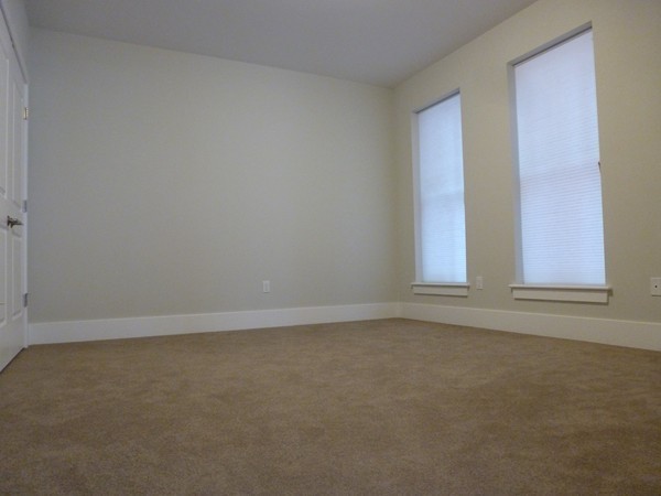 10 St George Street, Unit 103 Boston, MA 02118 - Photo 7 of 8 an empty room with windows