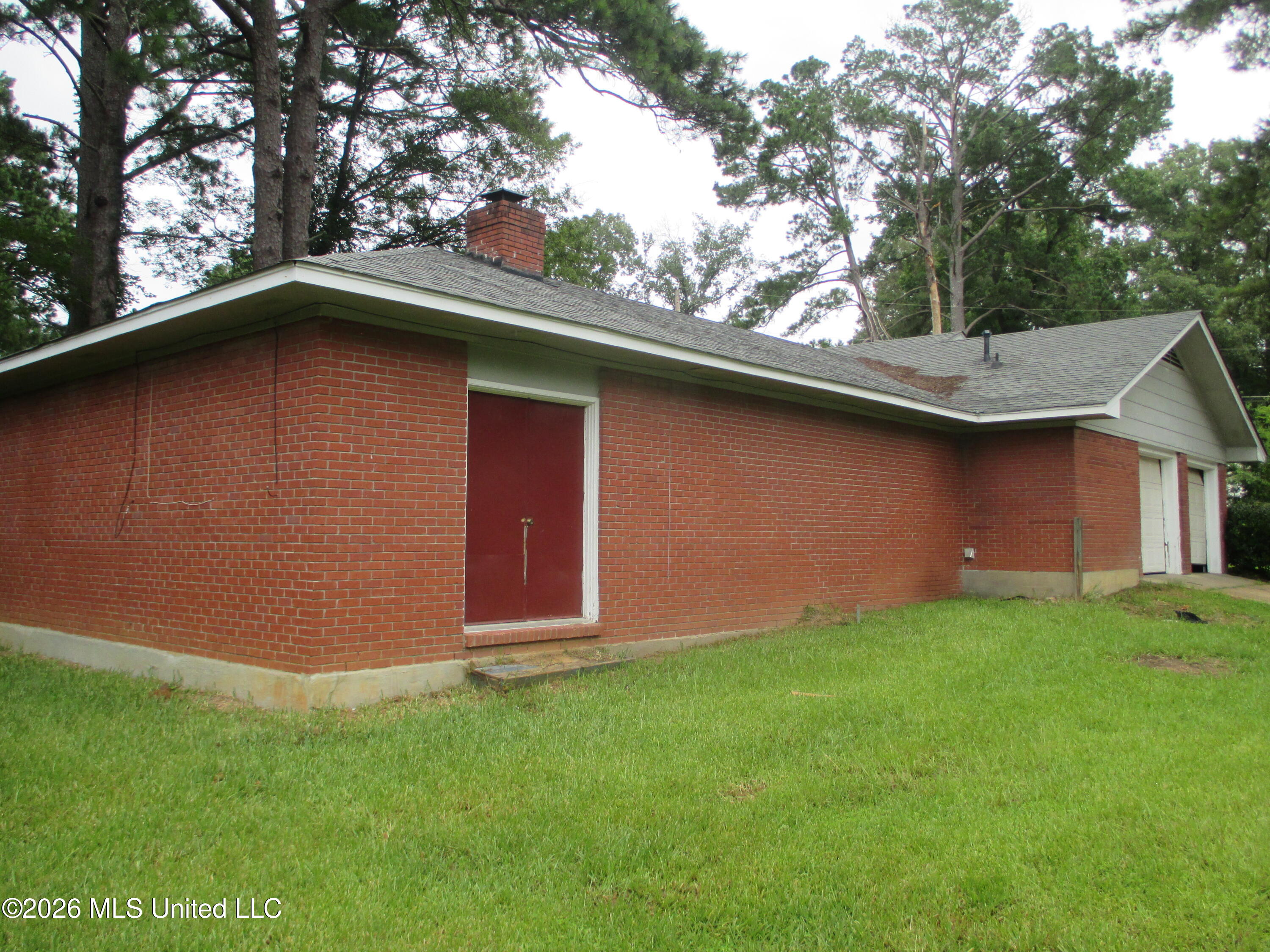 2261 Sloane Street Jackson, MS 39204 - Photo 4 of 11 IMG_2605