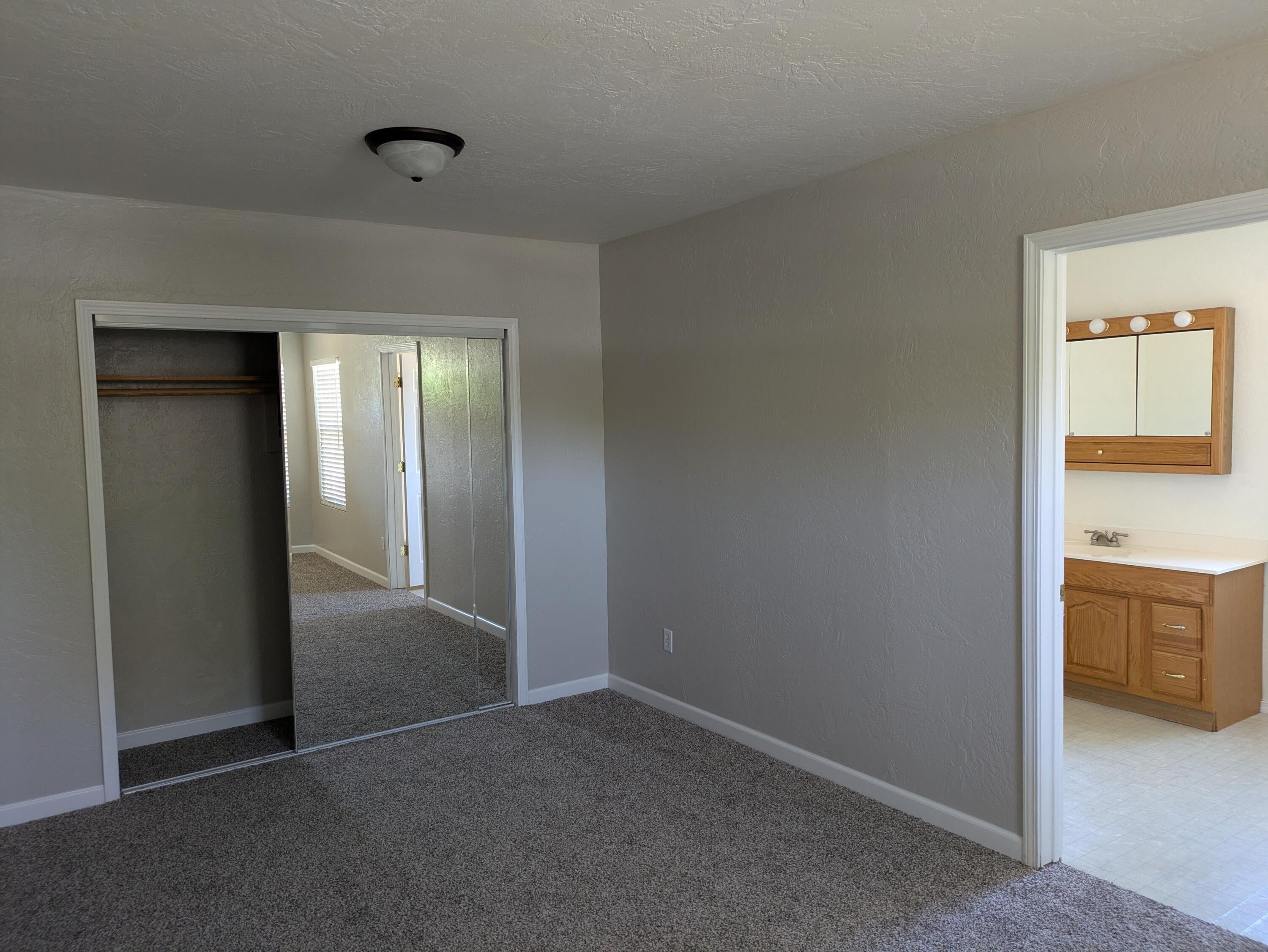 460 Freeman Road Central Point, OR 97502 - Photo 7 of 10 PXL_20250705_201319462