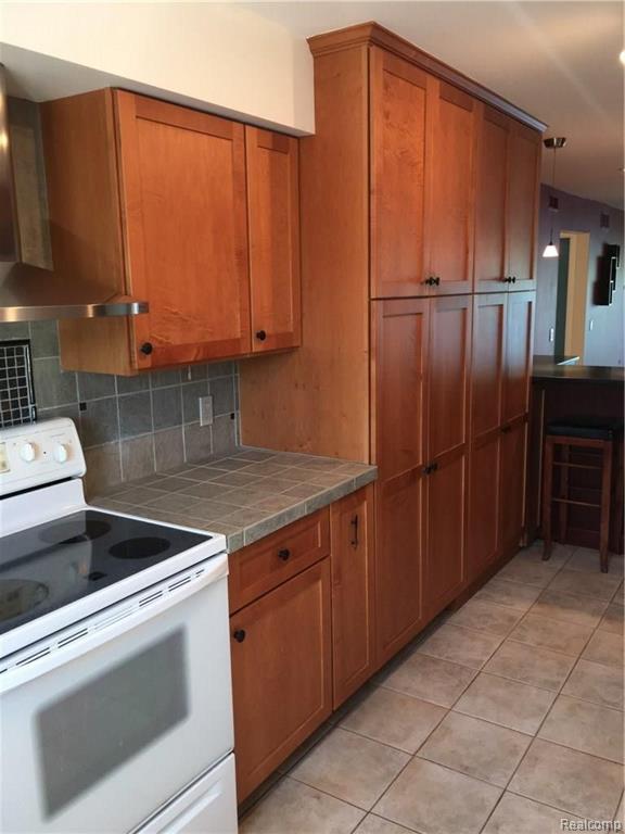 1962 Klingensmith Road, Unit 20B Bloomfield Hills, MI 48302 - Photo 9 of 21