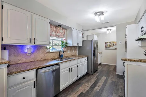 $2,550 | 402 Kenway Street, Rockwall, TX 75087
