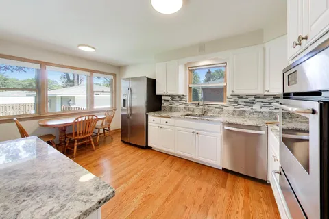 $587,000 | 1027 North Wilshire Lane, Arlington Heights, IL 60004