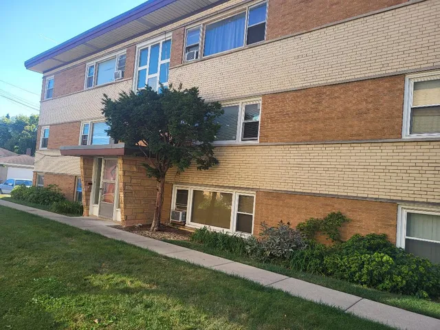 $74,900 | 3512 Warren Avenue, Unit 5, Bellwood, IL 60104