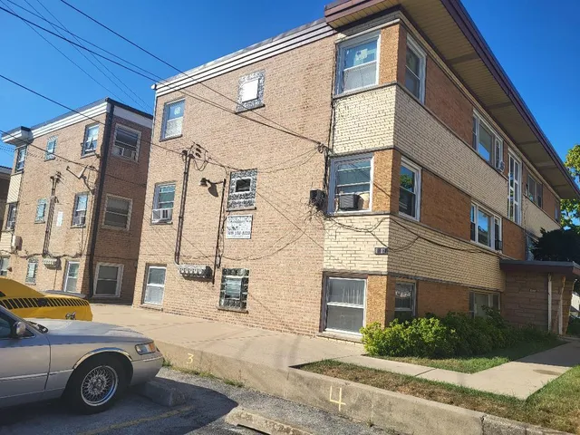 $74,900 | 3512 Warren Avenue, Unit 5, Bellwood, IL 60104