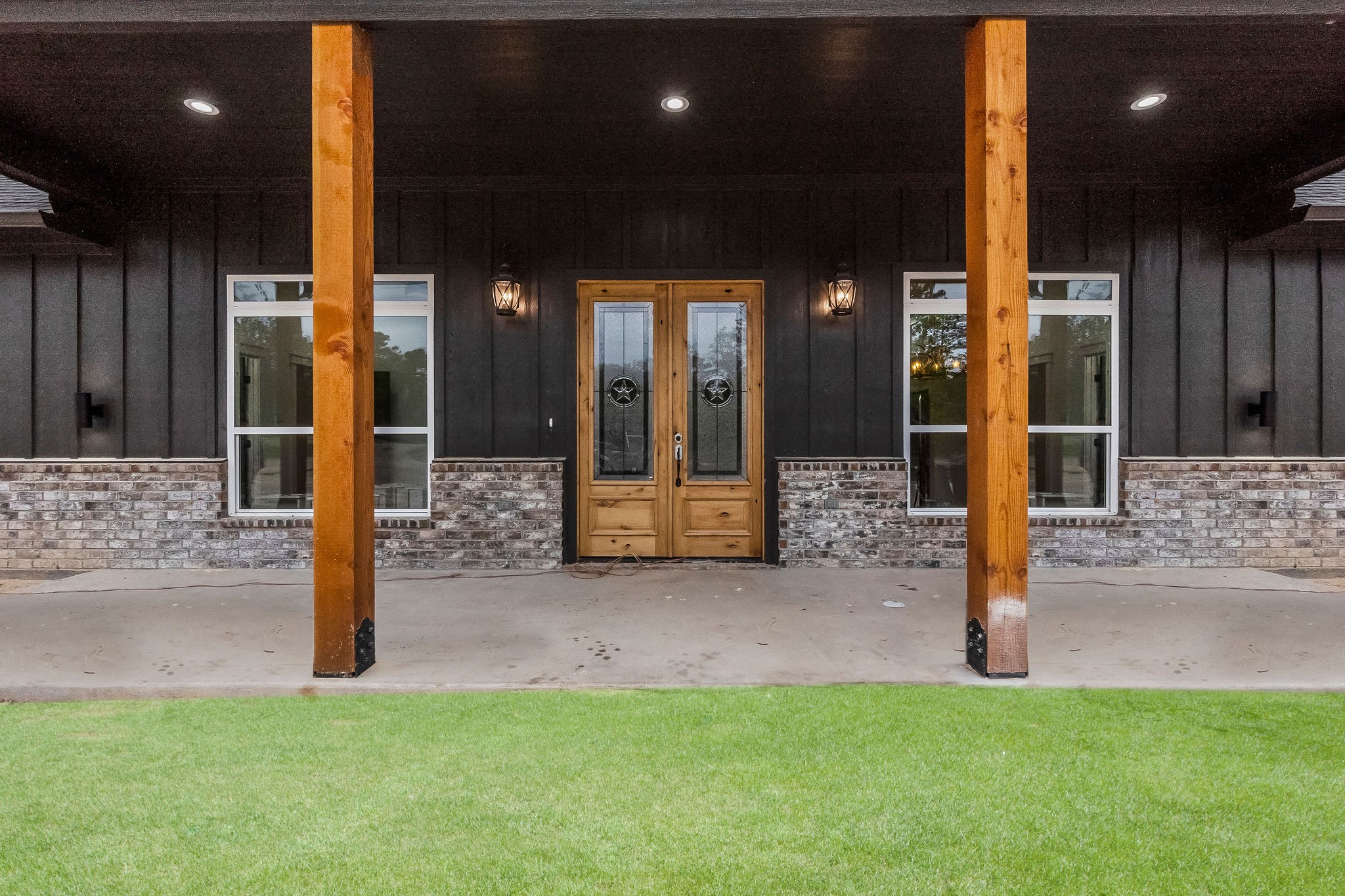 393 Hanson Road Onalaska, TX 77360 - Photo 7 of 38 a view of a building with a garden