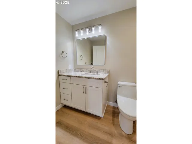 a black and white photo of a room