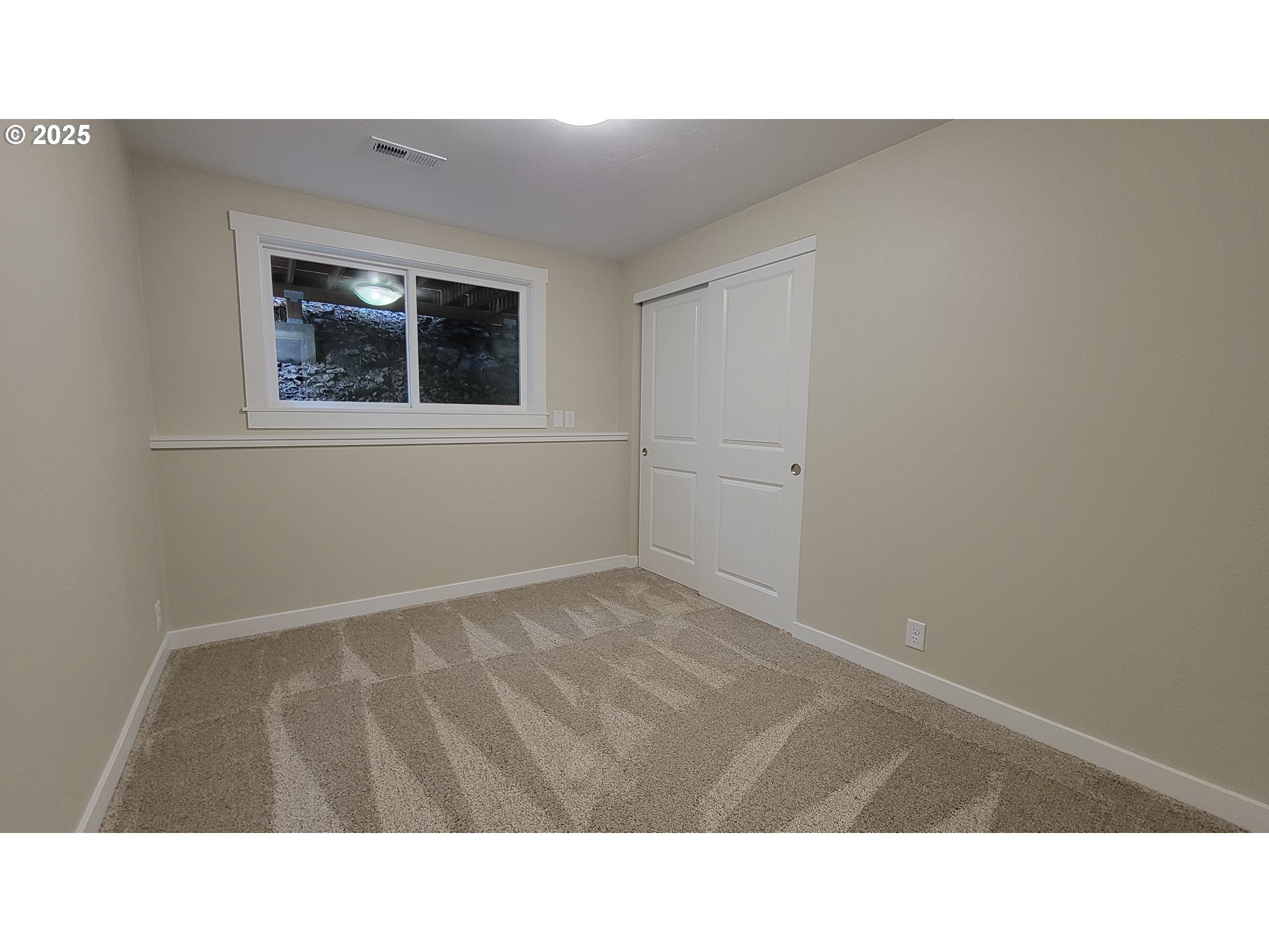 552 West D Street Springfield, OR 97477 - Photo 18 of 29 a black and white photo of a living room