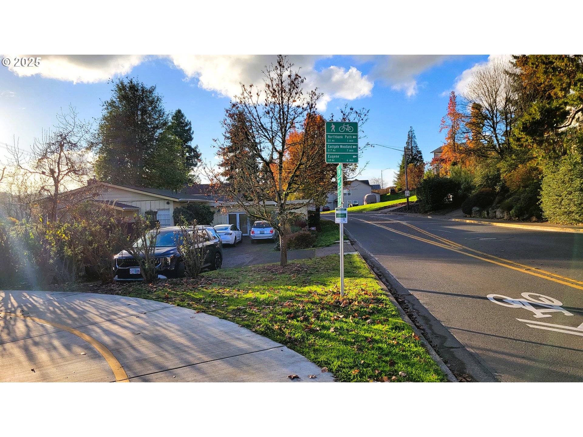 552 West D Street Springfield, OR 97477 - Photo 25 of 29 a view of a lake in the backyard