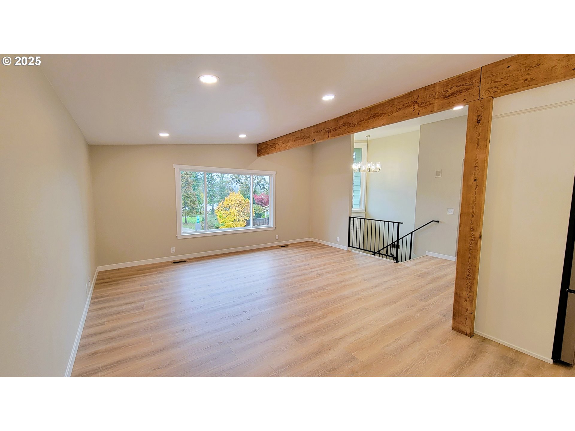 552 West D Street Springfield, OR 97477 - Photo 5 of 29