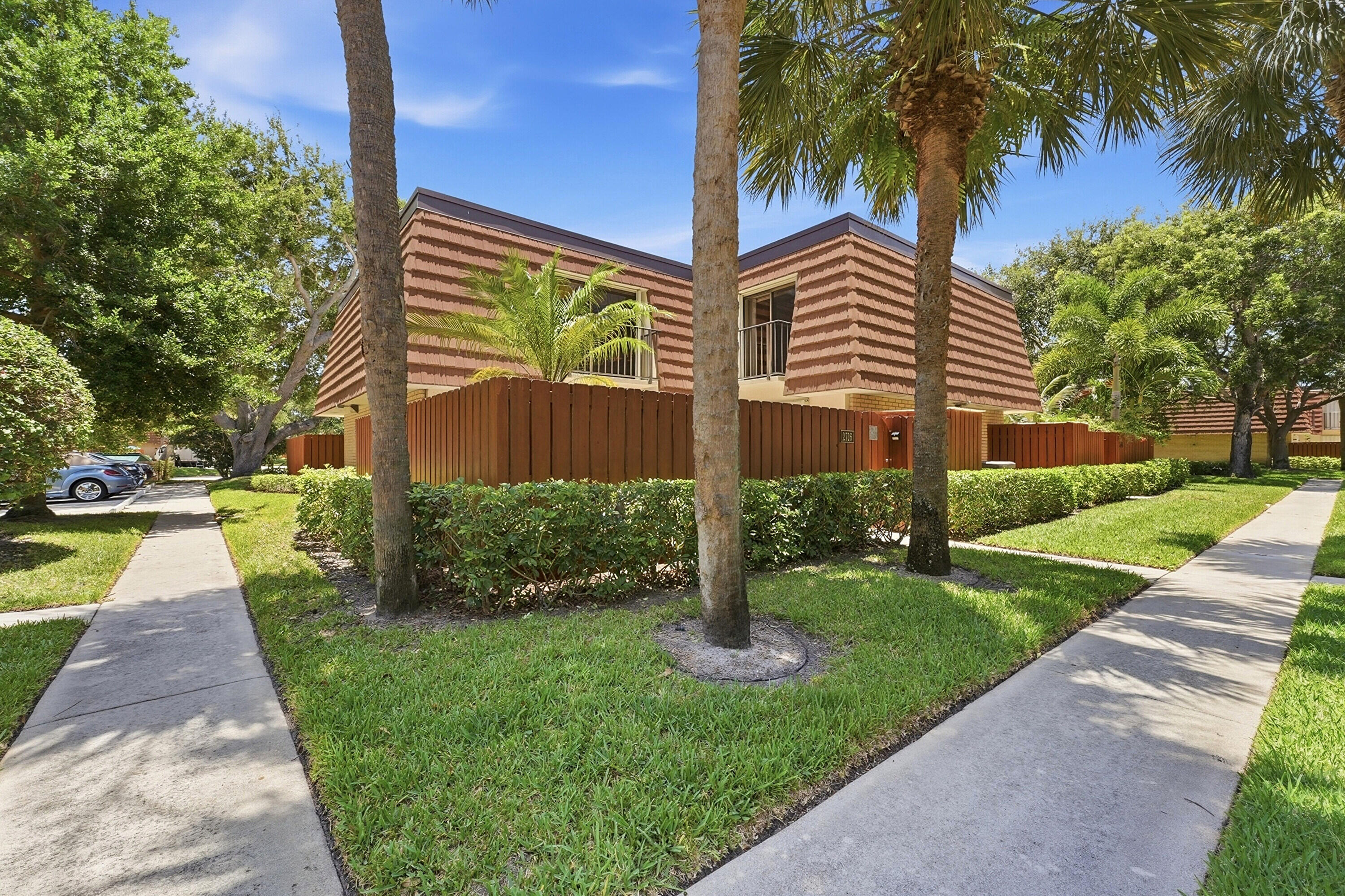 2716 27th Court Jupiter, FL 33477 - Photo 2 of 37 02_014_dsc06642