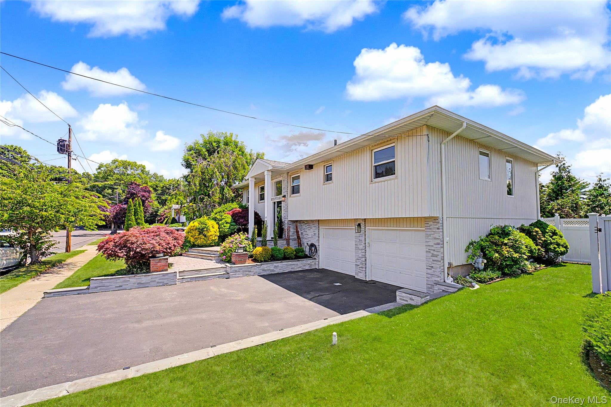 20 Russell Park Road Syosset, NY 11791 - Photo 37 of 42
