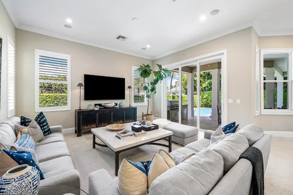 $3,595,000 | 33 Spanish River Drive, Ocean Ridge, FL 33435
