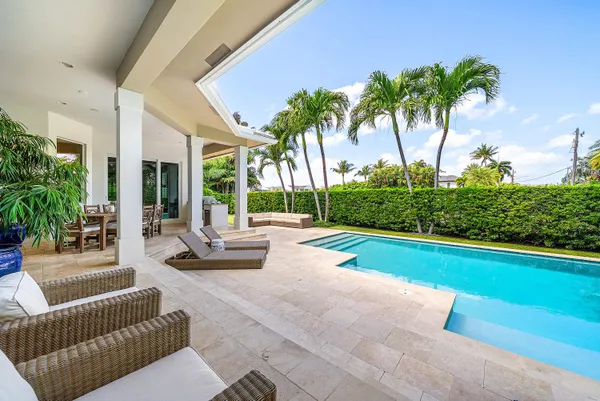 $3,595,000 | 33 Spanish River Drive, Ocean Ridge, FL 33435