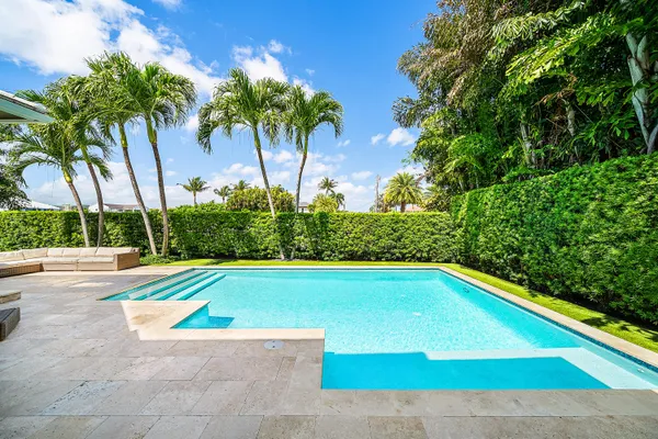 $3,595,000 | 33 Spanish River Drive, Ocean Ridge, FL 33435