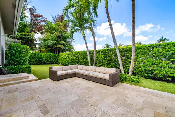 $3,595,000 | 33 Spanish River Drive, Ocean Ridge, FL 33435