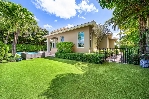 $3,595,000 | 33 Spanish River Drive, Ocean Ridge, FL 33435