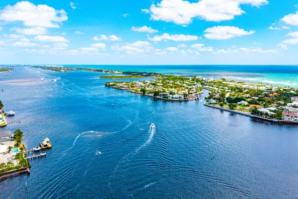 $3,595,000 | 33 Spanish River Drive, Ocean Ridge, FL 33435