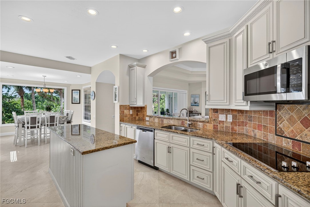 2313 Wulfert Road Sanibel, FL 33957 - Photo 7 of 27