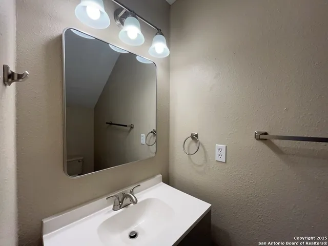 $1,275 | 309 West Highland Drive, Boerne, TX 78006