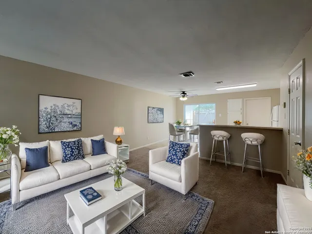 $1,275 | 309 West Highland Drive, Boerne, TX 78006