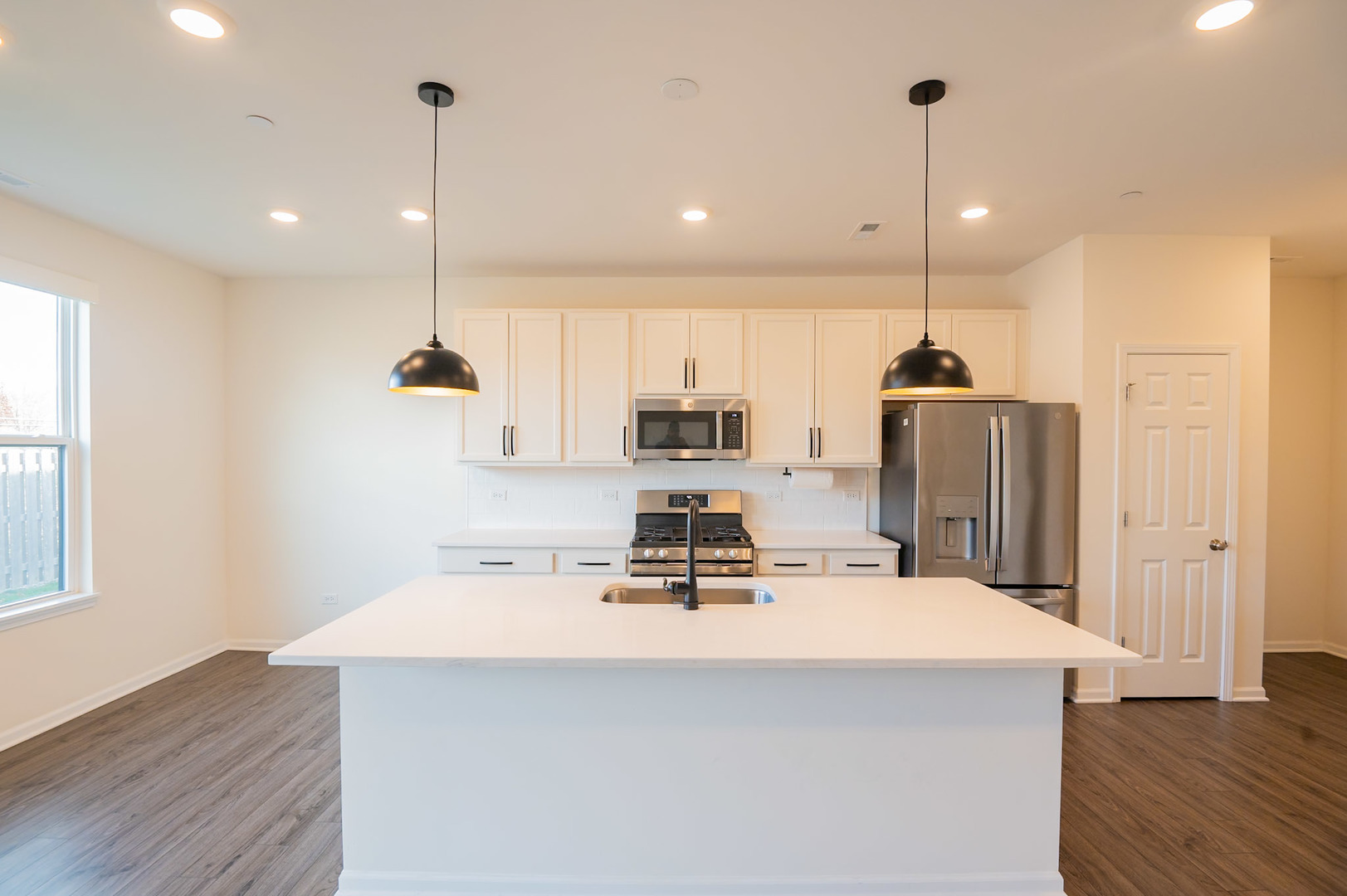 3102 Geranium Way Rolling Meadows, IL 60008 - Photo 3 of 18 Gallery Image 3