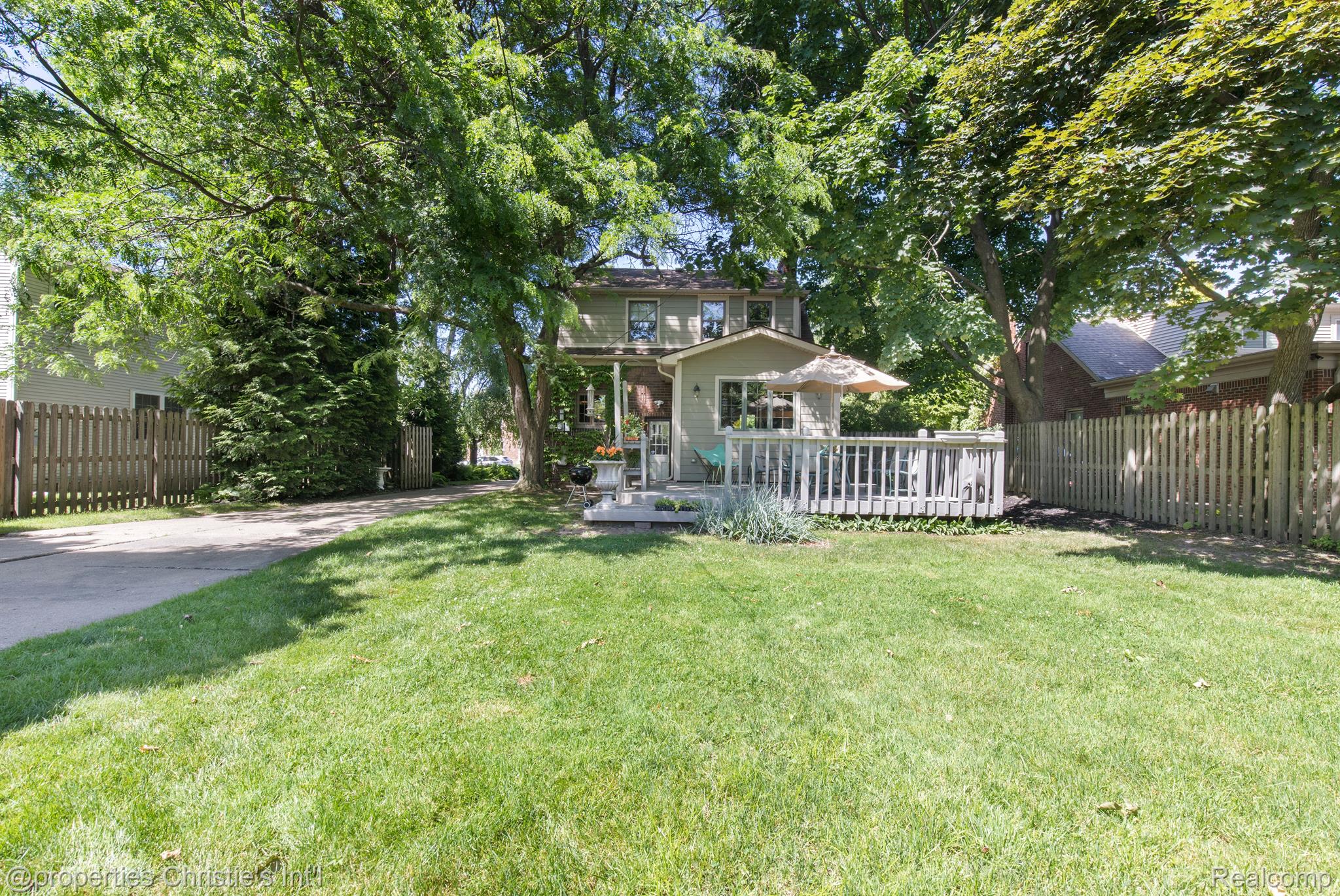 1047 Roslyn Road Grosse Pointe, MI 48236 - Photo 27 of 32 Gallery Image 27