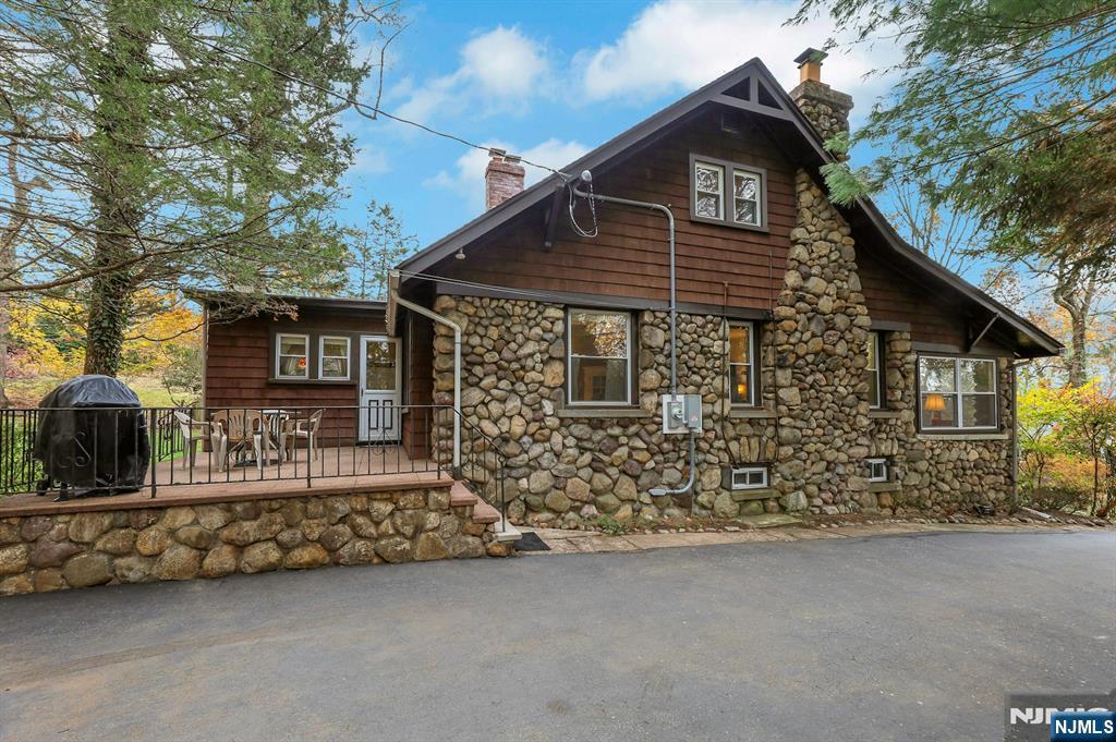 99 Armour Road Mahwah, NJ 07430 - Photo 25 of 27 front view of a house with a street