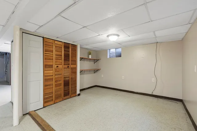 $2,300 | 933 Ridge Avenue, Mundelein, IL 60060