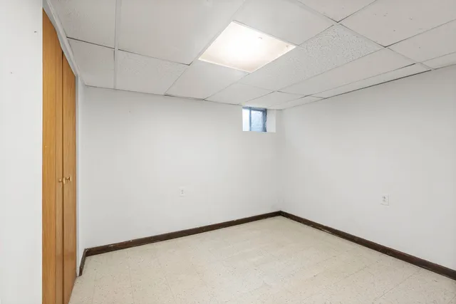 $2,300 | 933 Ridge Avenue, Mundelein, IL 60060