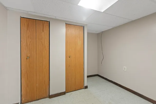 $2,300 | 933 Ridge Avenue, Mundelein, IL 60060