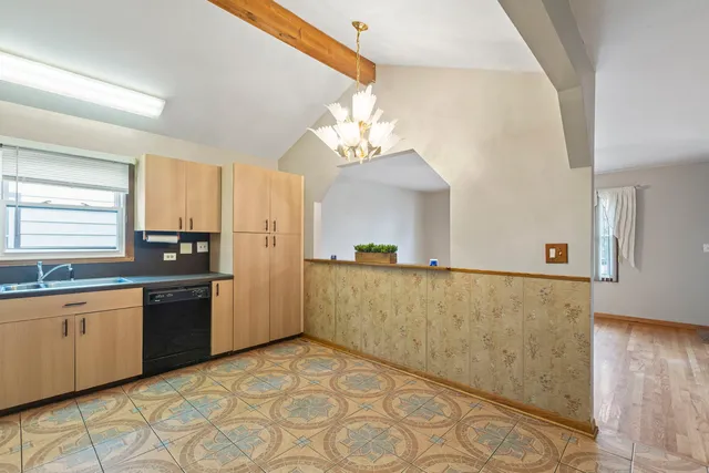 $2,300 | 933 Ridge Avenue, Mundelein, IL 60060