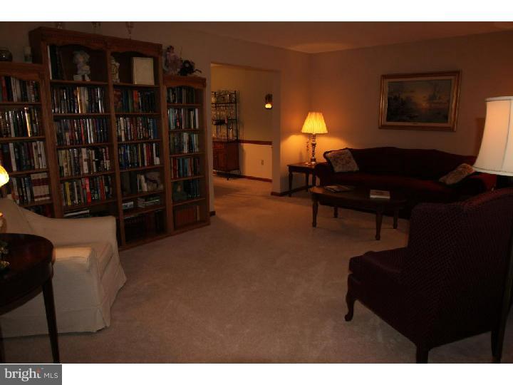 316 Fairview Road Reading, PA 19606 - Photo 5 of 23 Living Room