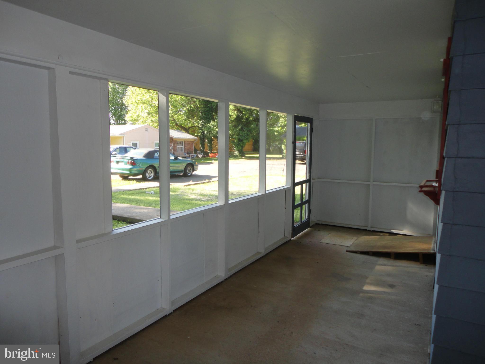 131 Blue Ridge Street Warrenton, VA 20186 - Photo 15 of 18 Screened In Porch