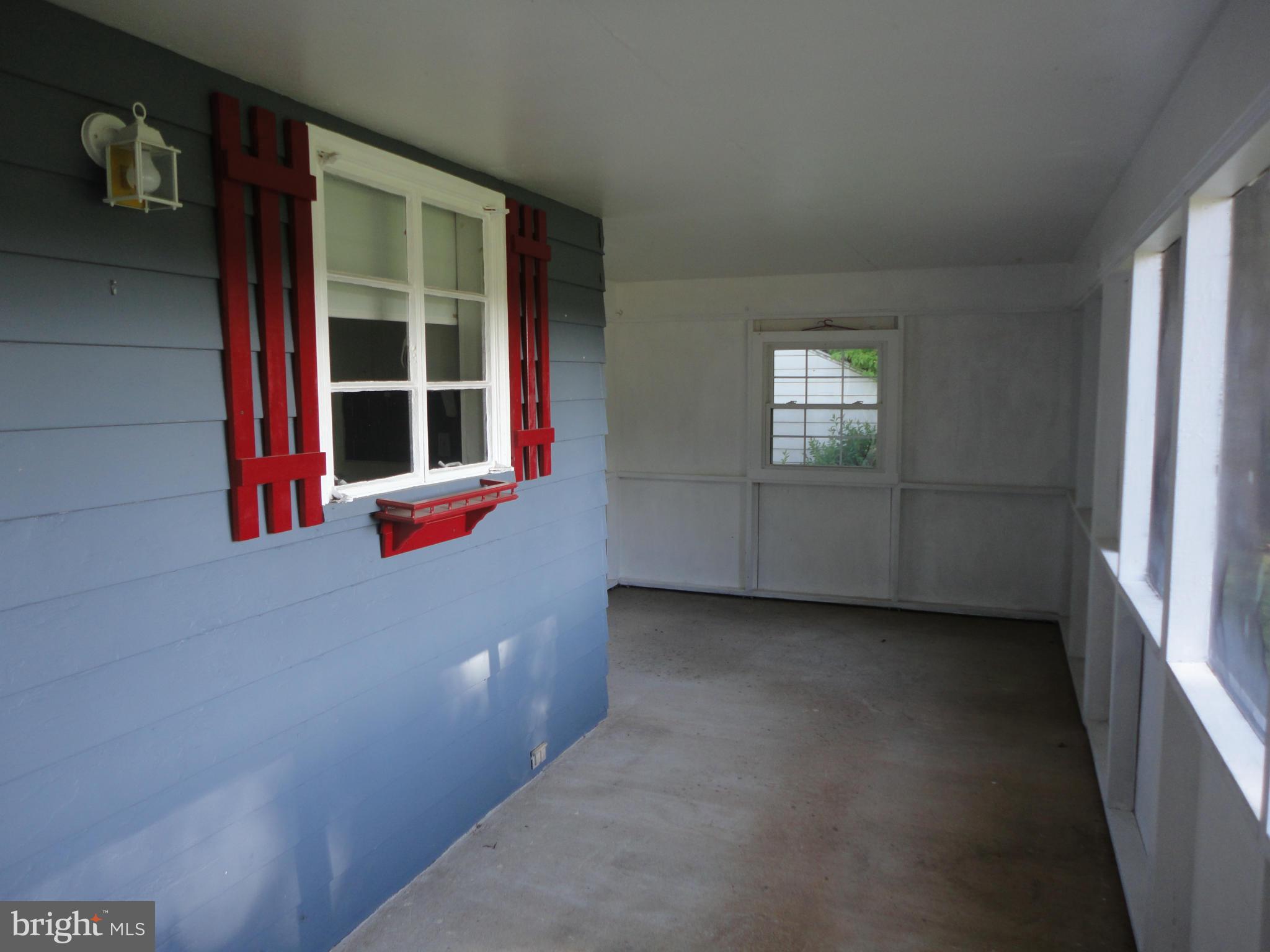 131 Blue Ridge Street Warrenton, VA 20186 - Photo 16 of 18 Screened In Porch