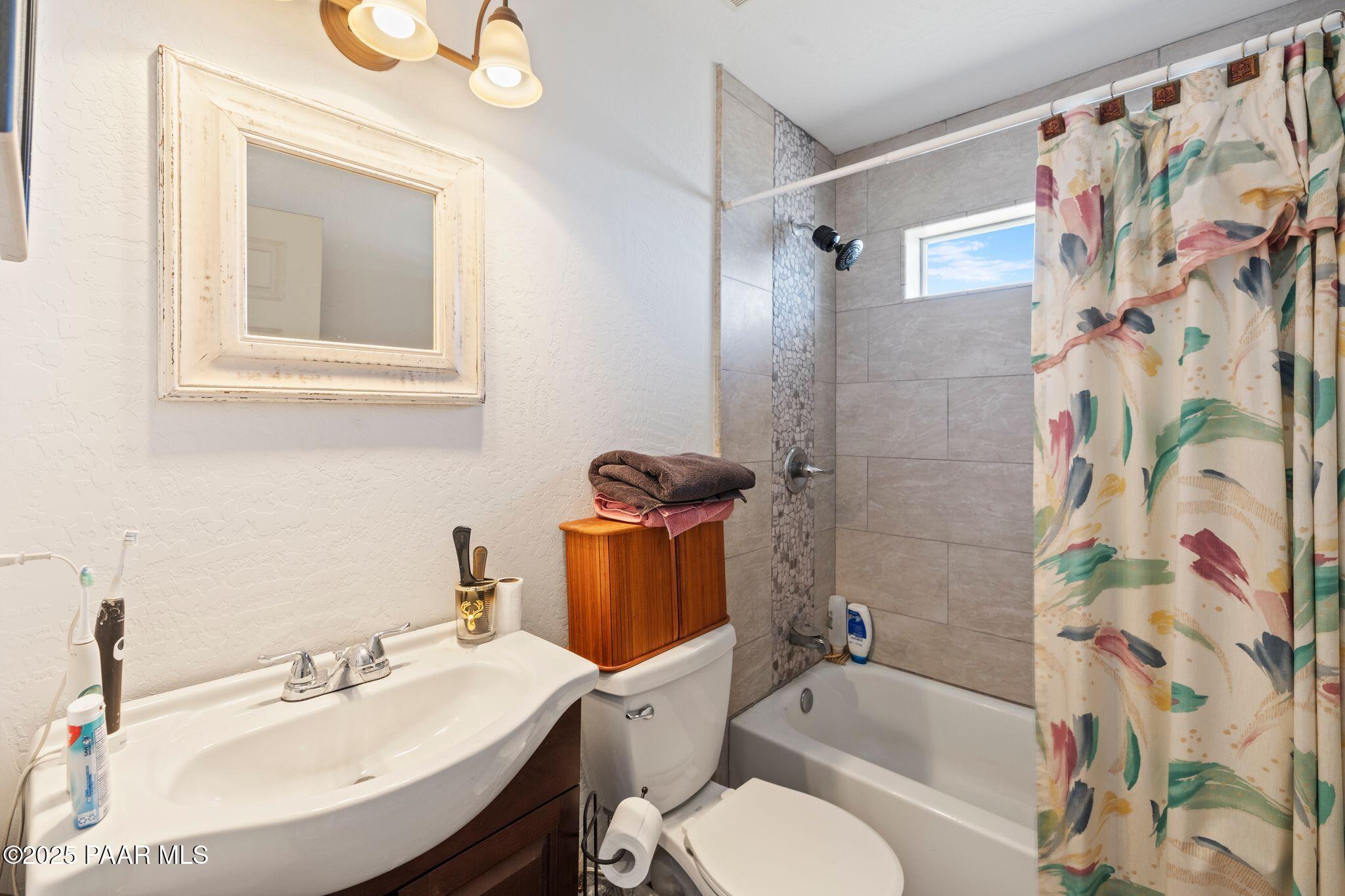 17200 South Dripping Springs Road Mayer, AZ 86333 - Photo 22 of 51 a bathroom with a sink toilet and bathtub
