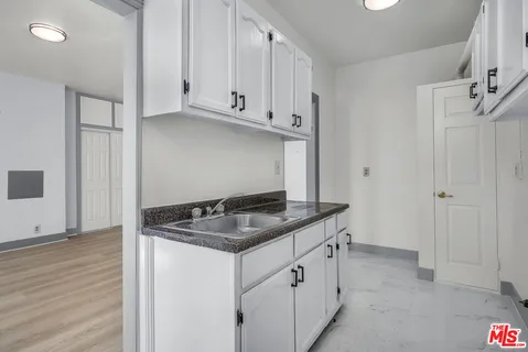 a view of a house with backyard and deck