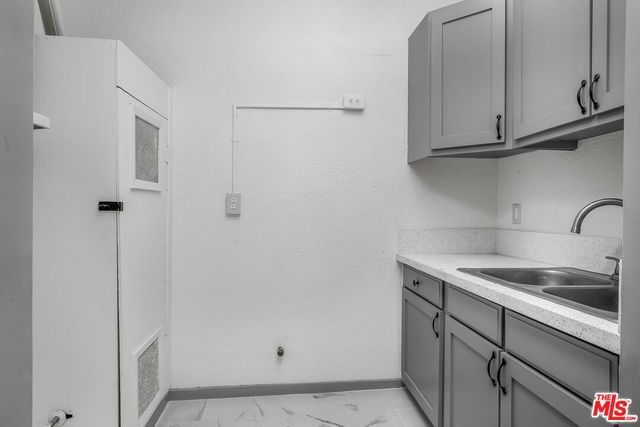 $1,895,000 | 123 South Westmoreland Avenue, Los Angeles, CA 90004