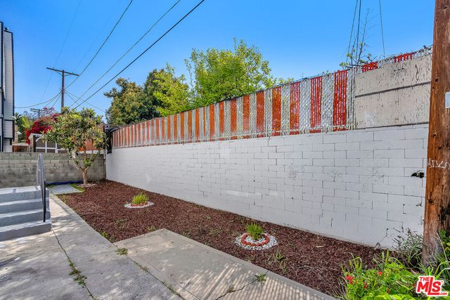 $1,895,000 | 123 South Westmoreland Avenue, Los Angeles, CA 90004