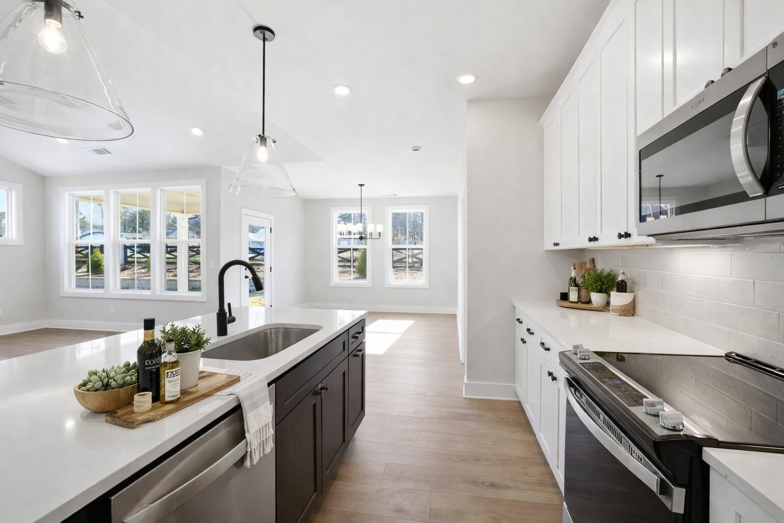 2544 Butlers Green Circle, Unit 4 Chattanooga, TN 37421 - Photo 7 of 22 Modern kitchen with natural light