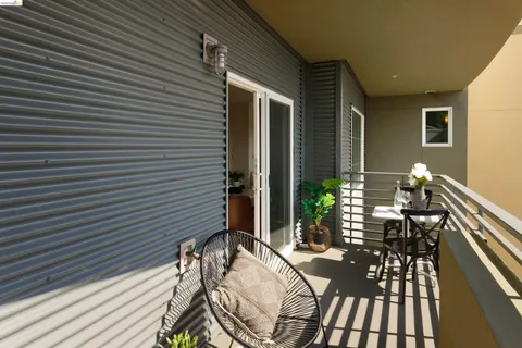 $415,000 | 371 30th Street, Unit 404, Oakland, CA 94609