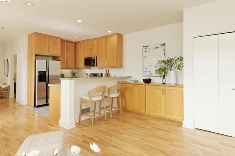 $415,000 | 371 30th Street, Unit 404, Oakland, CA 94609