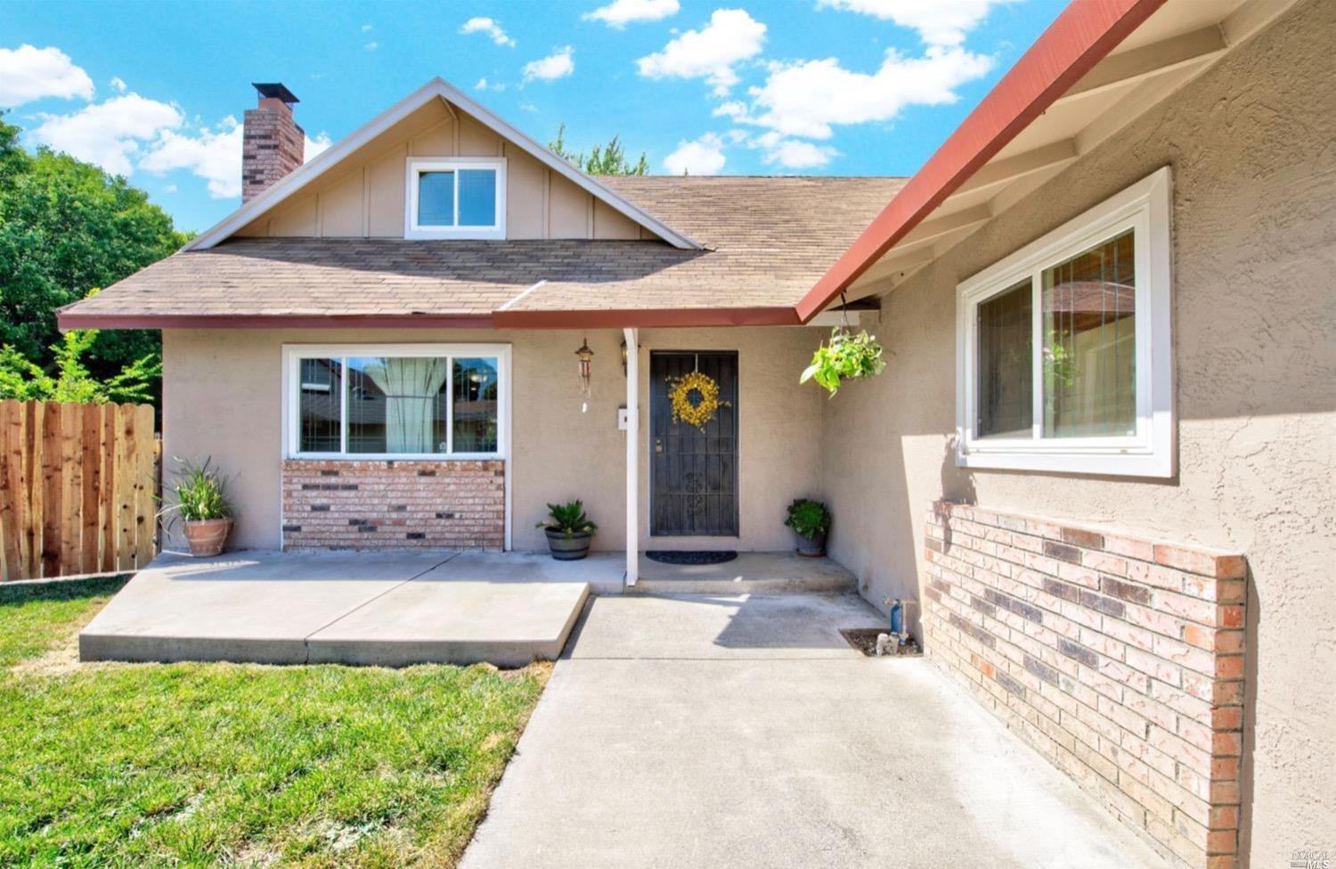 100 Arrowhead Court Vacaville, CA 95687 - Photo 4 of 40 a front view of a house with a yard