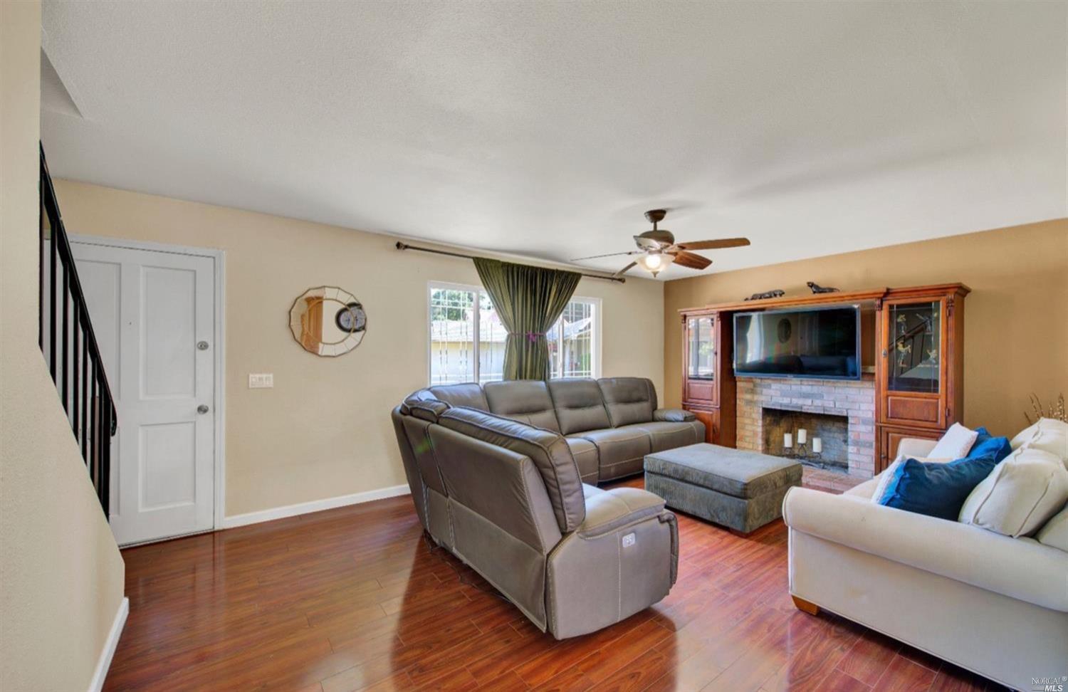 100 Arrowhead Court Vacaville, CA 95687 - Photo 5 of 40 a living room with furniture flat screen tv and a fireplace