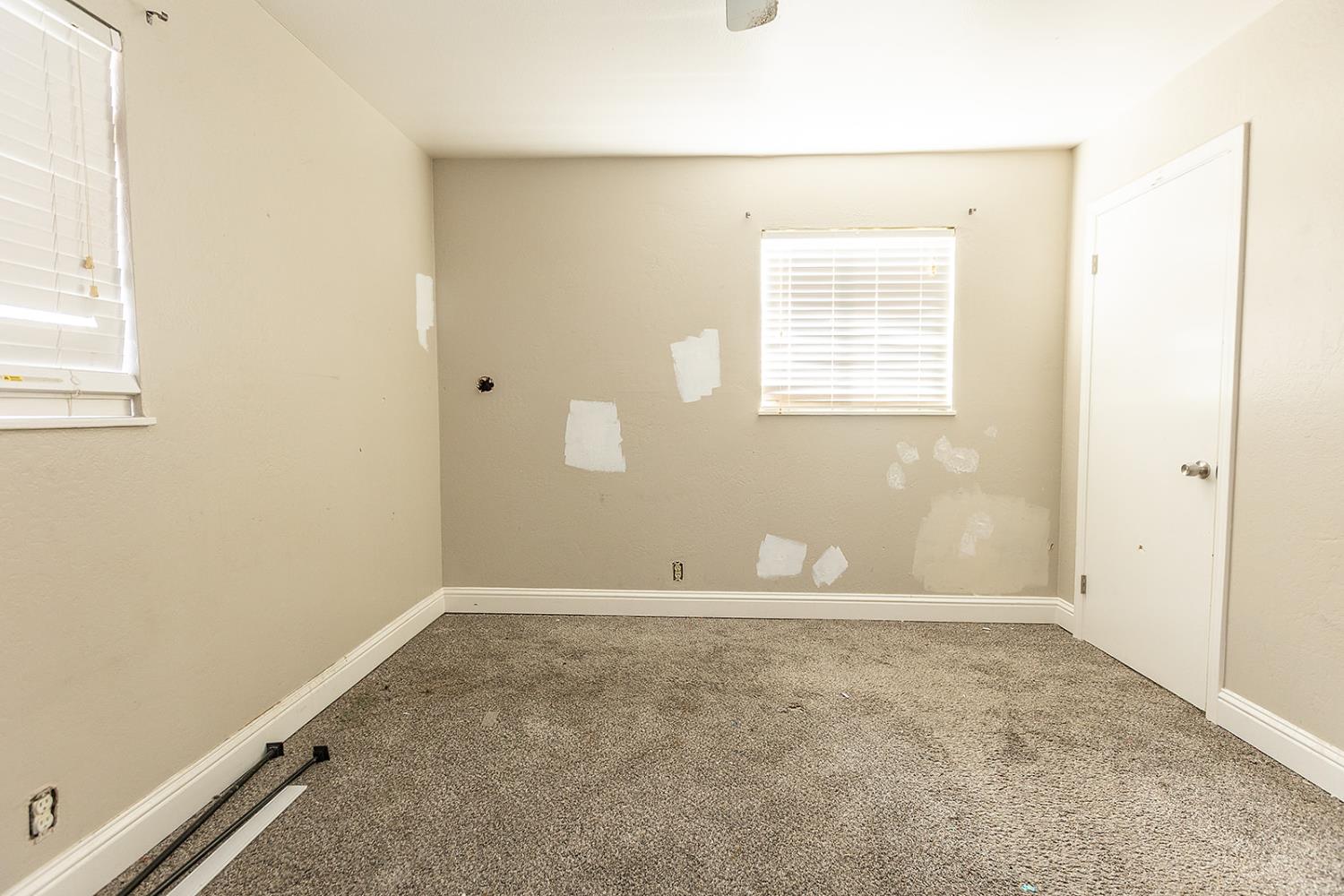 2105 Norman Way Modesto, CA 95350 - Photo 25 of 34 an empty room with windows