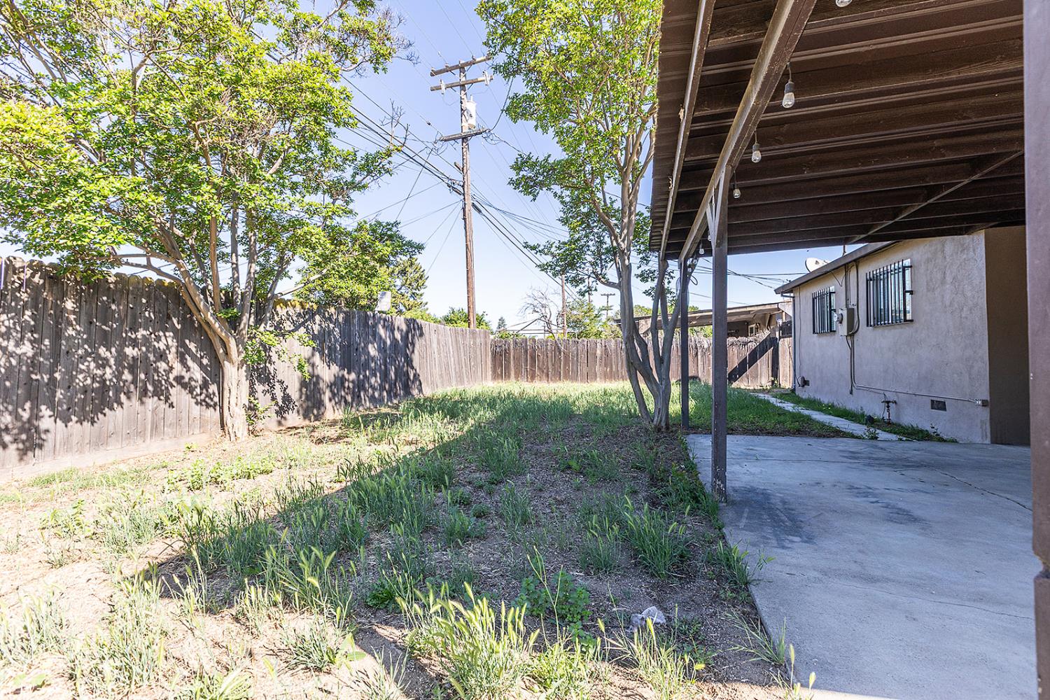 2105 Norman Way Modesto, CA 95350 - Photo 29 of 34 a view of a backyard of the house