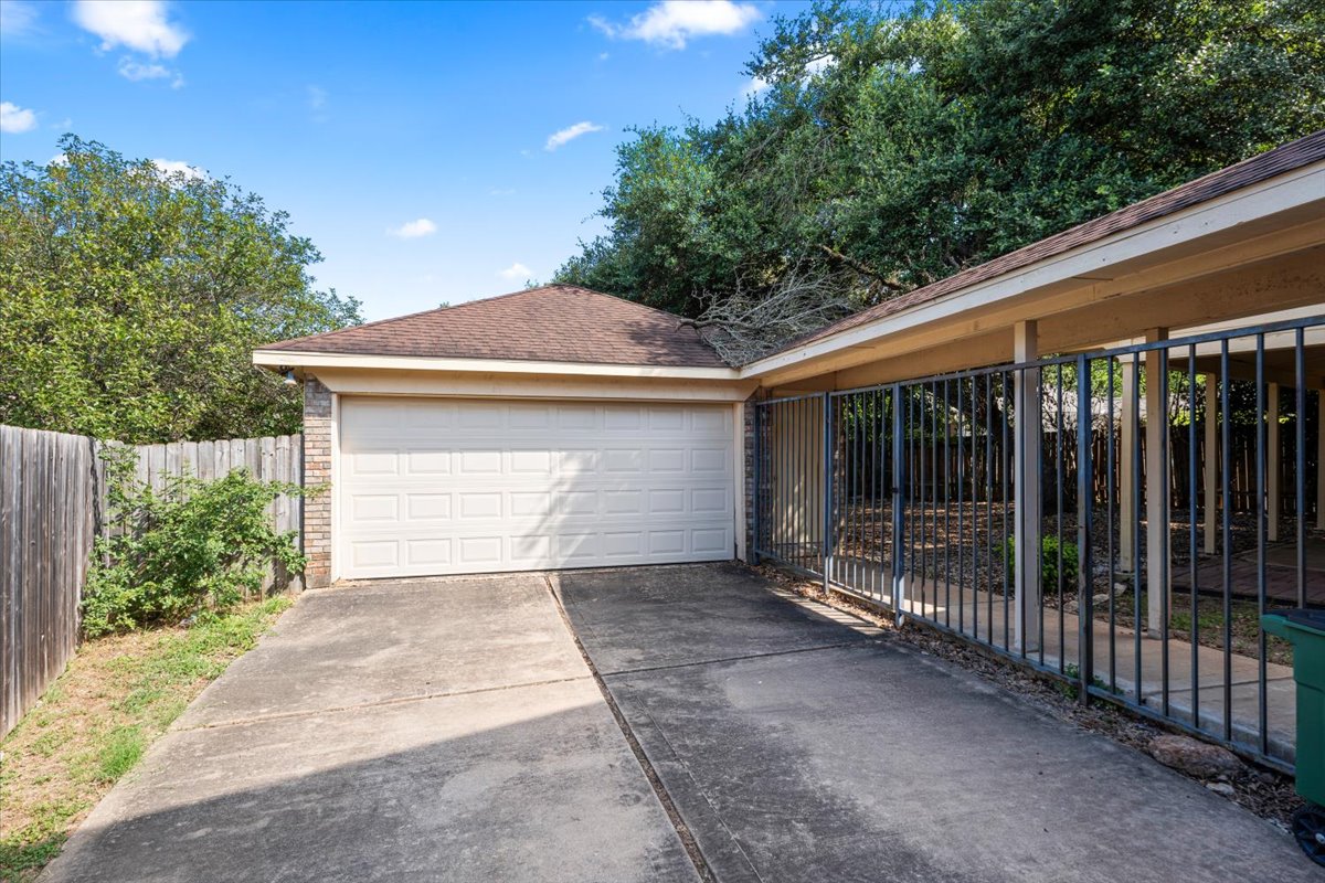 5916 Rickerhill Lane Austin, TX 78739 - Photo 3 of 34