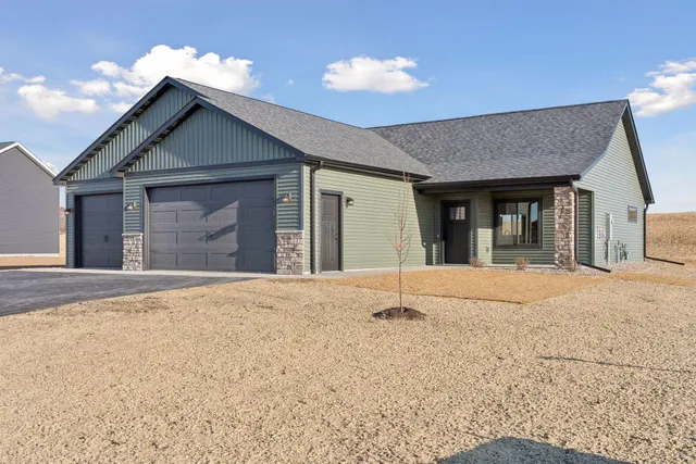 $372,900 | 484 Coyote Way, New Richmond, WI 54017
