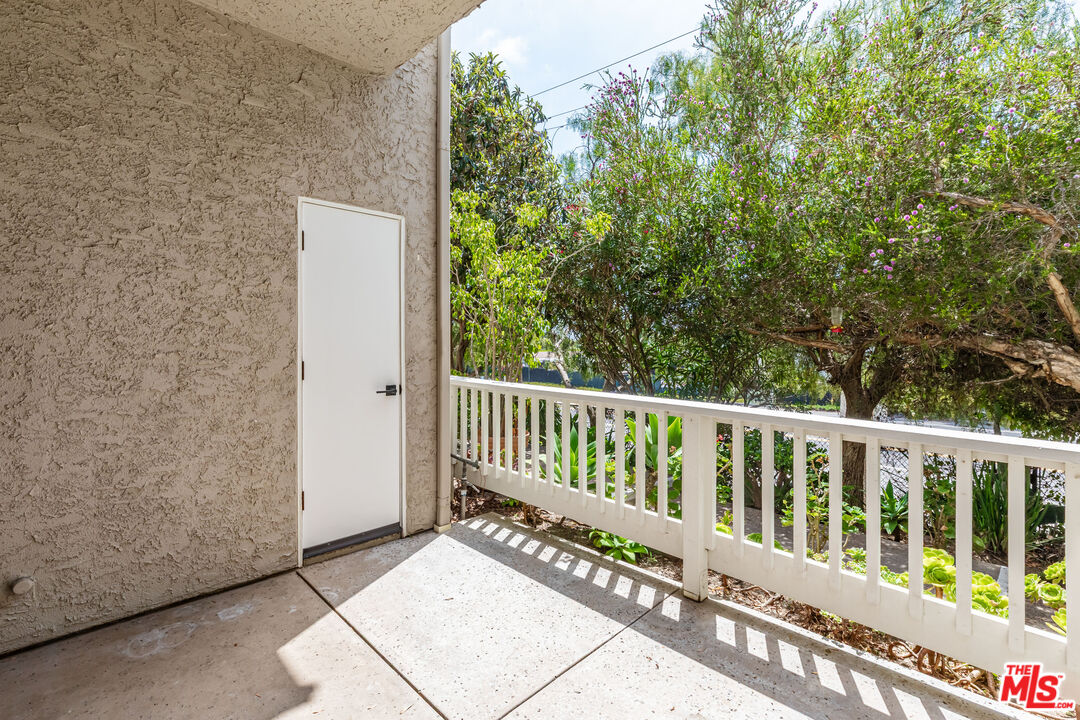 28368 Rey De Copas Lane Malibu, CA 90265 - Photo 8 of 31