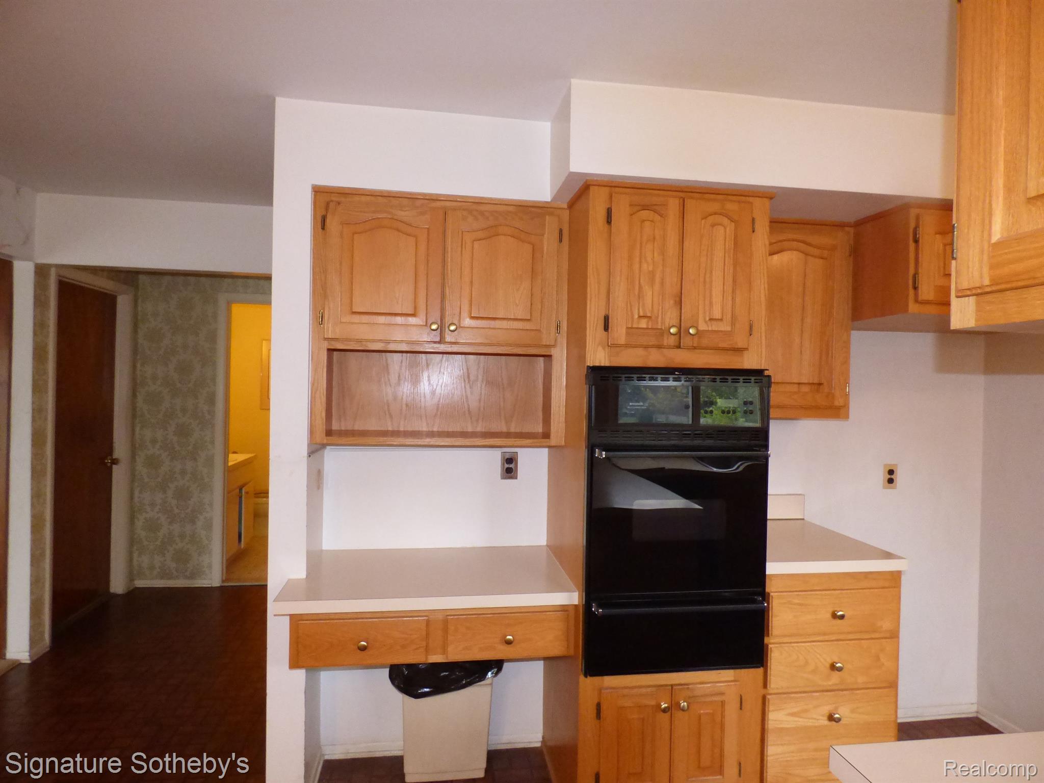 29690 North Rutherland Street Southfield, MI 48076 - Photo 8 of 32 Gallery Image 8